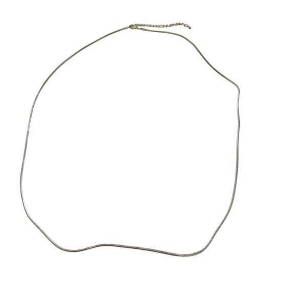 Elegant Silver Necklace - Picture 5 of 7